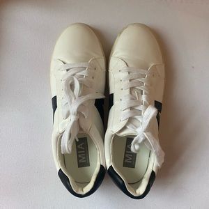 Mia sneakers